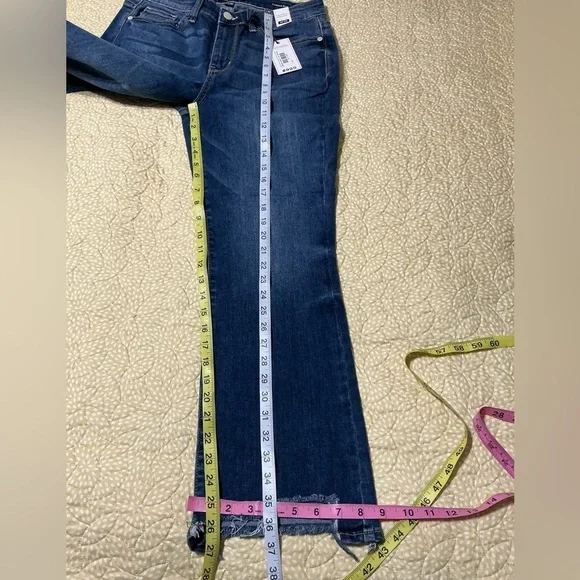 NWT Judy BlueMedium Wash Mid Rise Cropped Boot Jeans Size 11/30